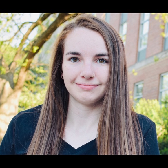 Meet your Posher, Gabby - Picture 1 of 1